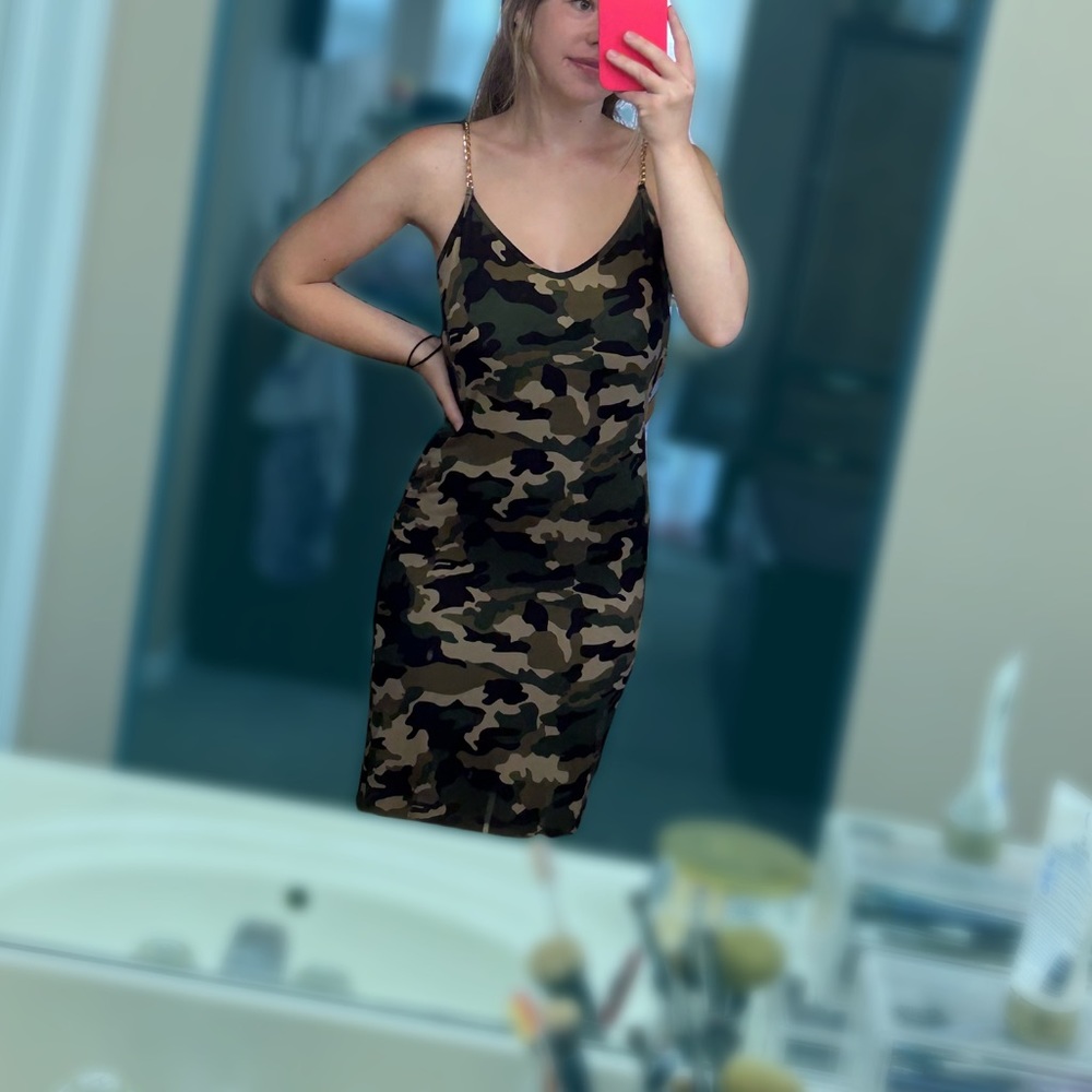Gently used chain strap maxi dress. Size S.